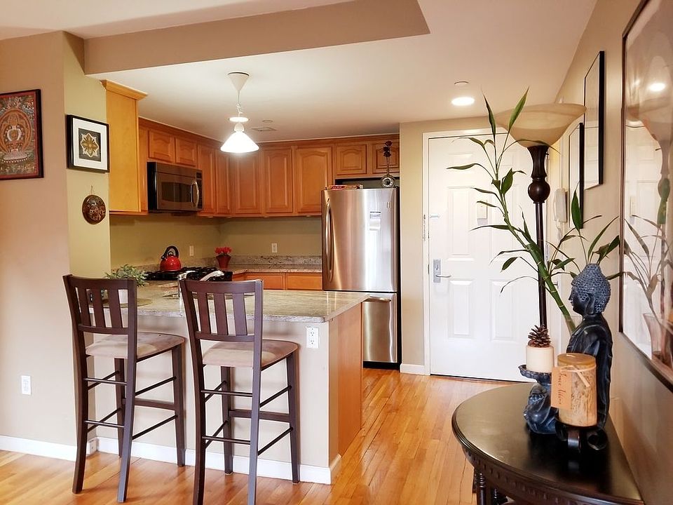 1st image of 11624 Grosvenor Ln APT 3E