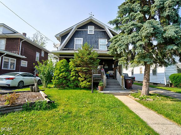 3rd image of 608 W Grand Ave