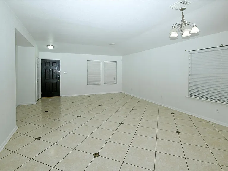 2615 Bisontine St — Photo 3