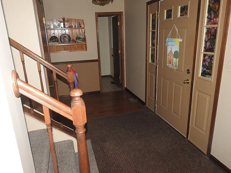 1162 Sandhurst Dr — Photo 2
