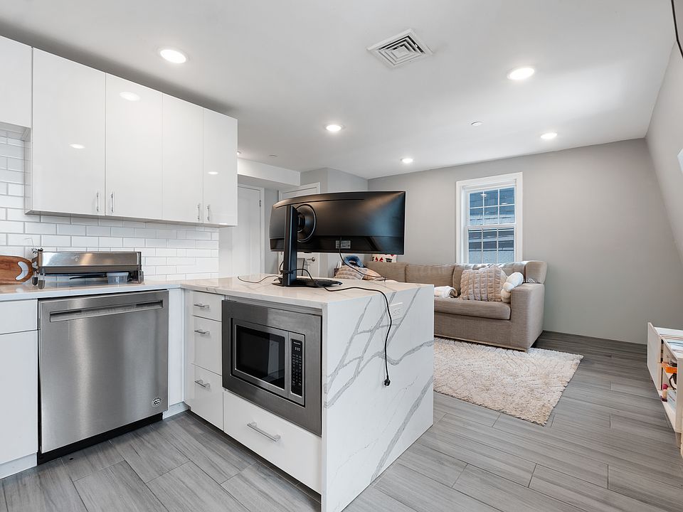 1st image of 288 Princeton St APT 3
