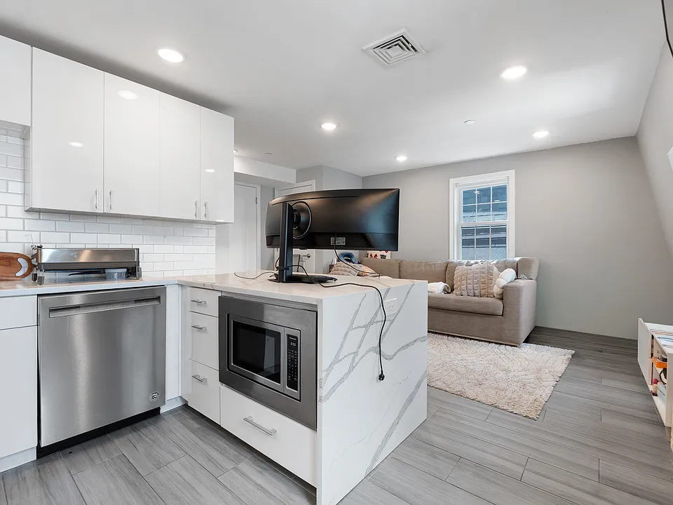 288 Princeton St #3