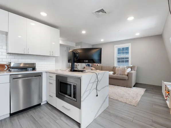 288 Princeton St APT 3, Boston, MA 02128