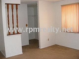 4th image of 4922 Silver Oaks Vlg #H
