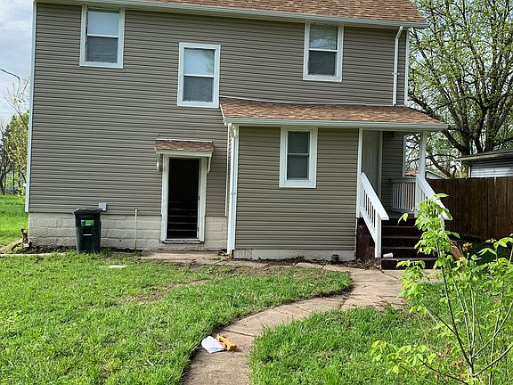2nd image of 1944 Denune Ave