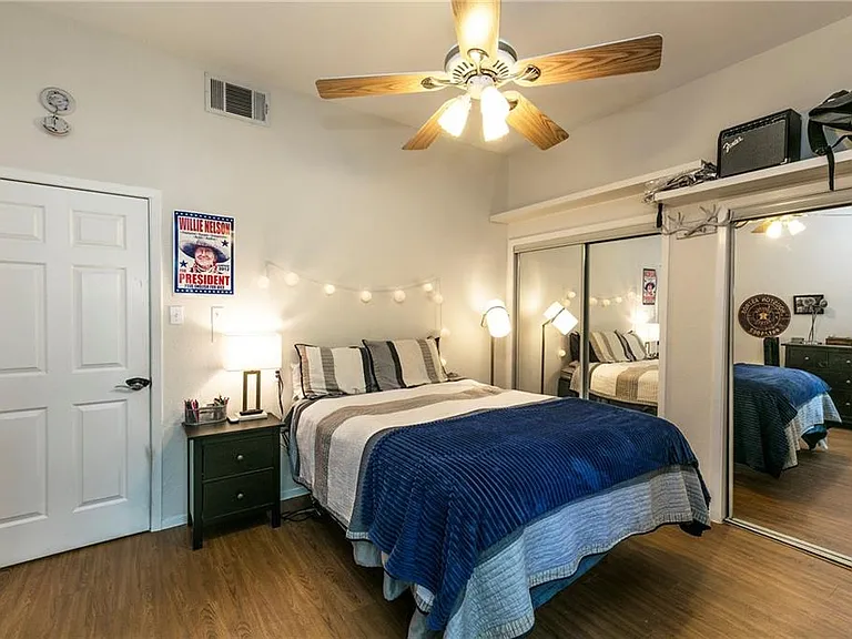 807 W 25th St #221 — Photo 3
