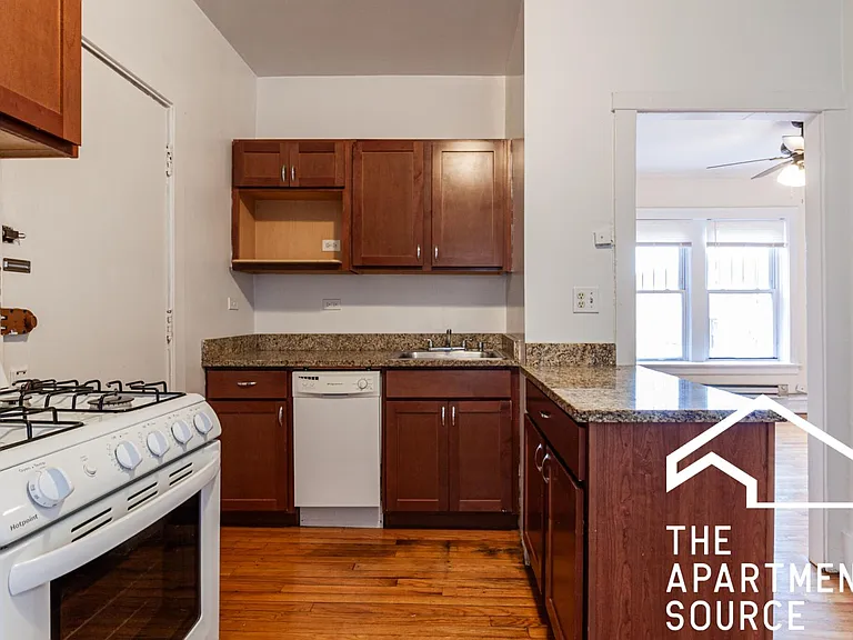 959 W Cornelia Ave #953-1B — Photo 1