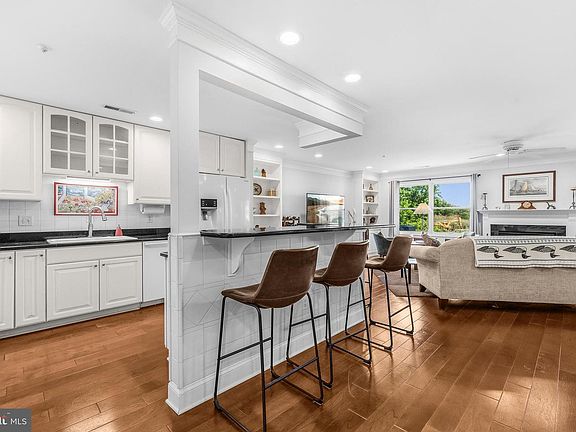 4th image of 1012 Auckland Way