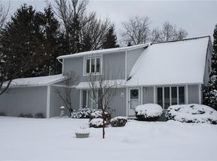 332 Olde Harbour Trl, Rochester, NY 14612