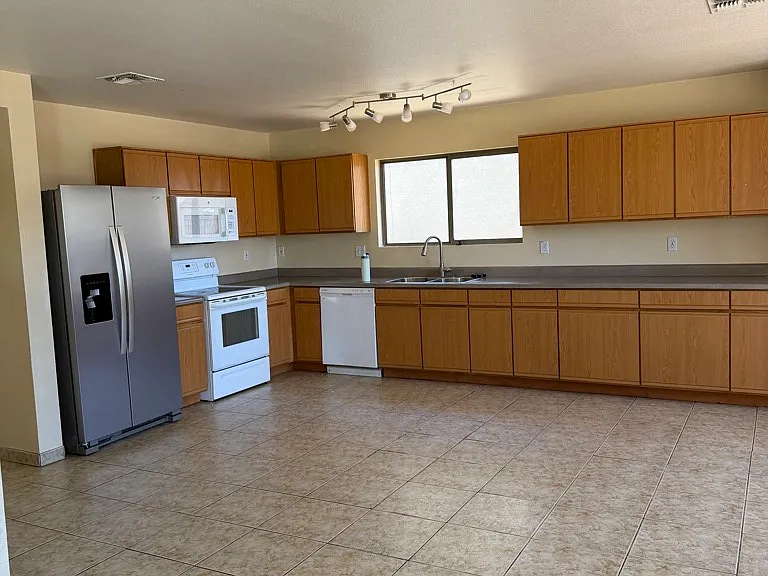 12852 N B St — Photo 10