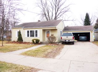 81 9th St, Clintonville, WI 54929