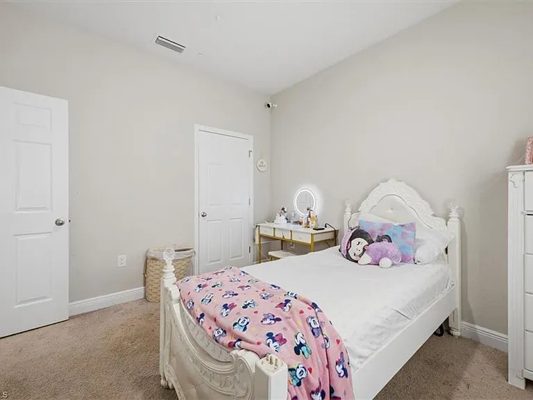 1025 NW 7th Pl — Photo 16