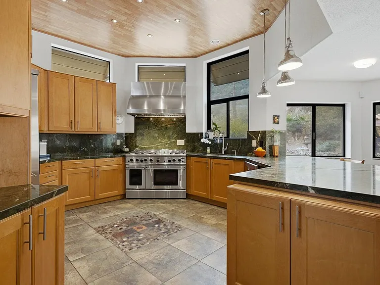 10 Venus Dr — Photo 19