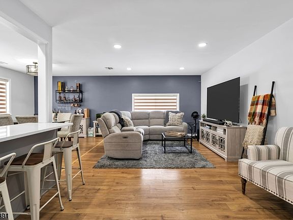 5th image of 106 Frogtown Rd