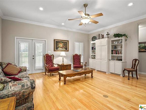 5th image of 111 Quarry Crest Cir