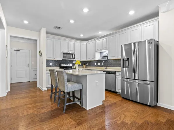 22 Farmstead Ln Unit 408, Sudbury, MA 01776