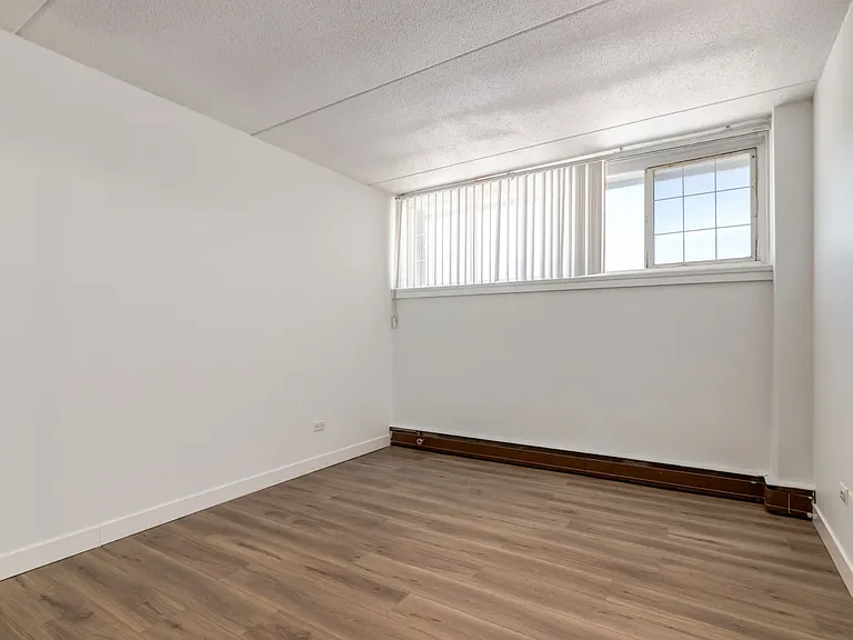10 Frobisher Blvd SE — Photo 42
