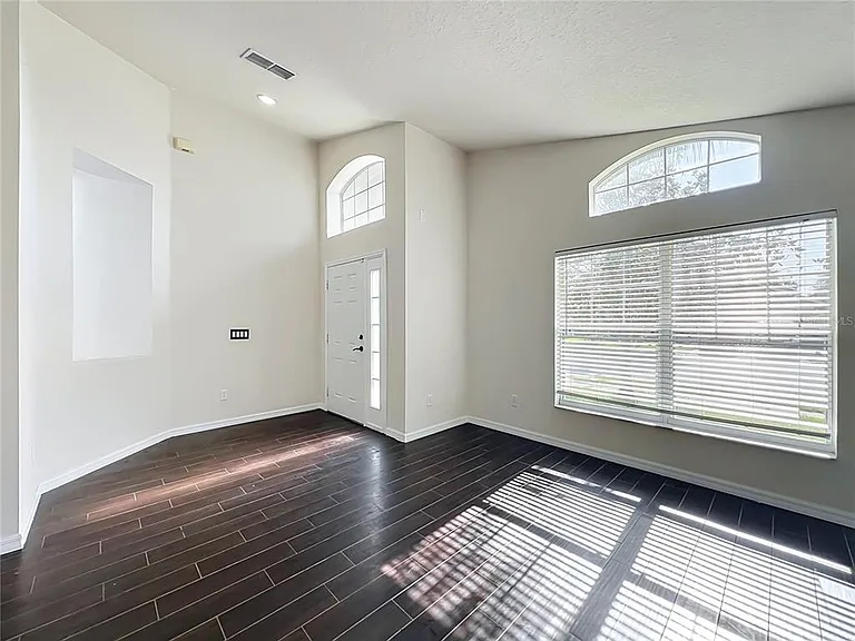 1045 Willow Branch Dr — Photo 7