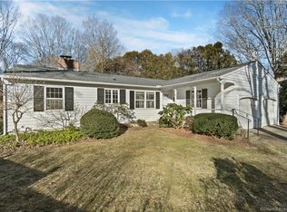 19 Maple Ave, Essex, CT 06426