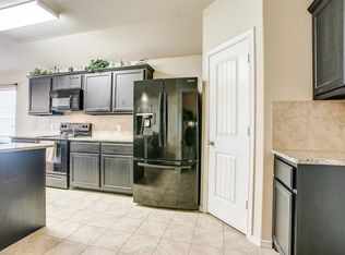 653 River Rock Dr, Azle, TX 76020