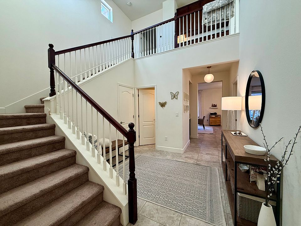 Front entry hall