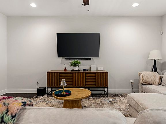 5th image of 4186 Beechwood Ln
