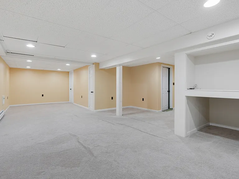 13 Andrew Ave — Photo 58