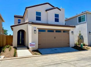 706 N Bliss Ln, Clovis, CA 93611