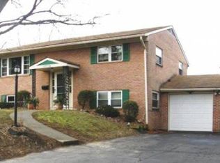 17714 Woodcrest Rd, Hagerstown, MD 21740