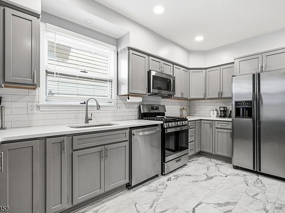 5th image of 99 Morgan Pl