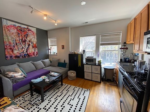 3rd image of 3005 N Clifton Ave #205