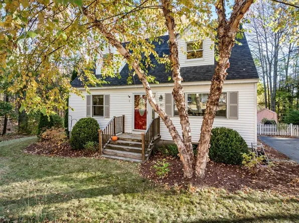 54 Ledgeview Drive, Rochester, NH 03839