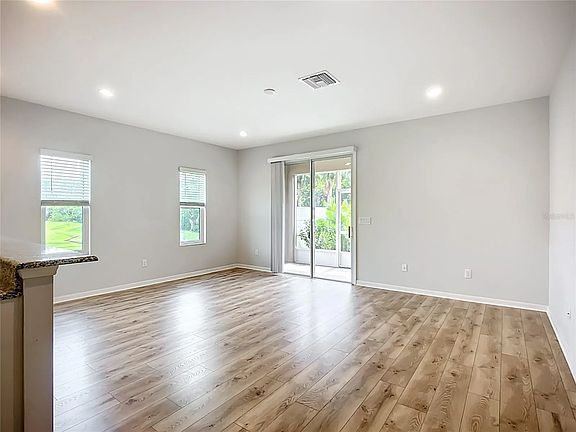 4th image of 1053 Grantham Dr