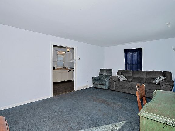 5th image of 906 Woods St