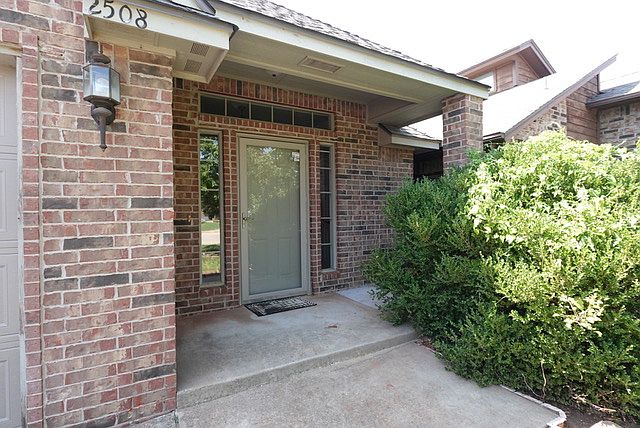 1st image of 2508 Lynn Ln