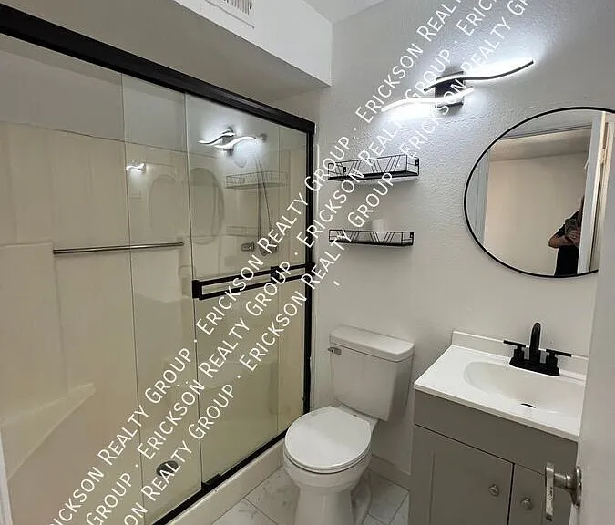 910 W Yale Dr — Photo 20