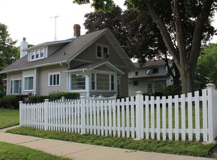 433 S River Rd, Algonquin, IL 60102