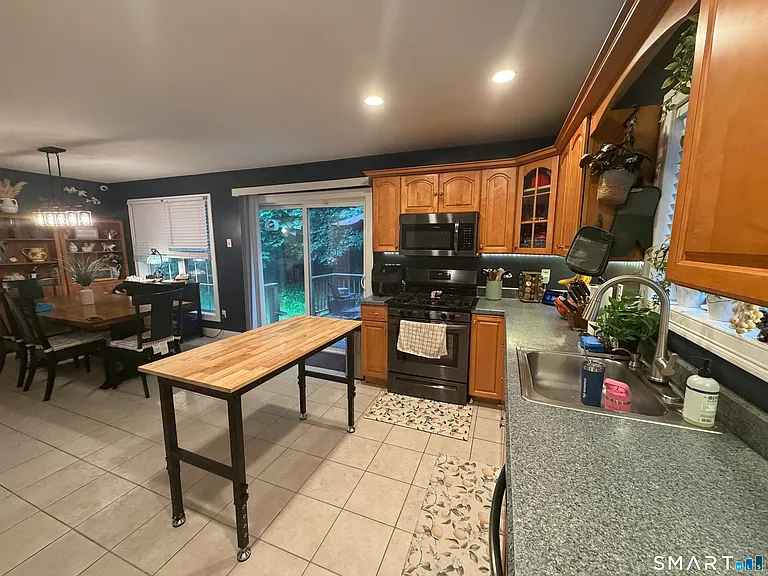 232 Scott St — Photo 4