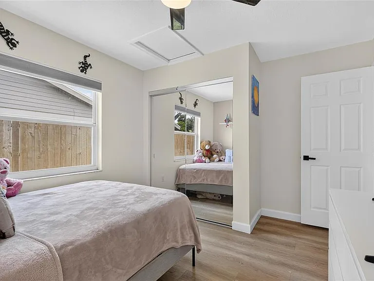614 Stillview Cir — Photo 32