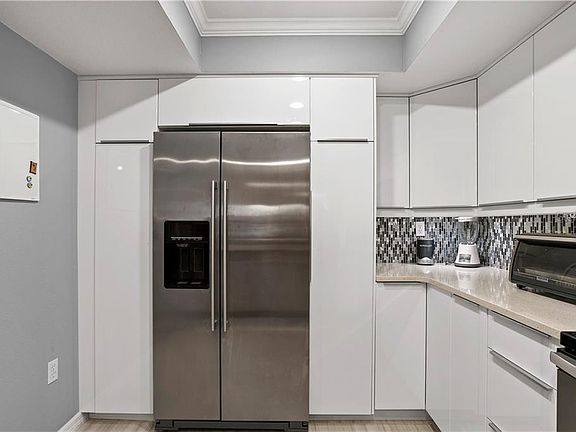 3rd image of 6328 Grand Bahama Cir APT D