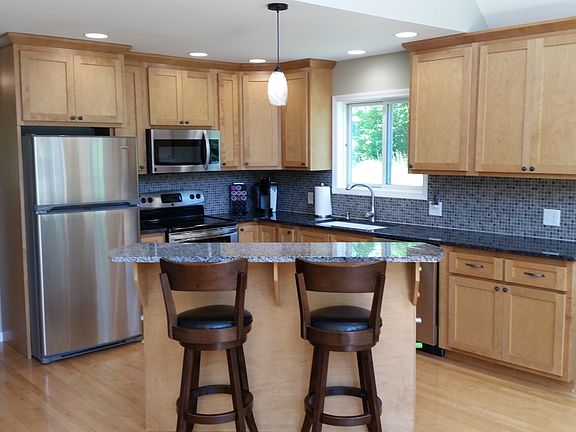 Custom cabinets & granite