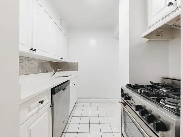 154 West 70th Street image 5 of 12