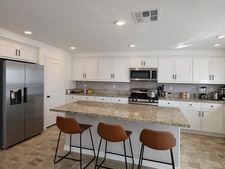 5161 Rowel St — Photo 11