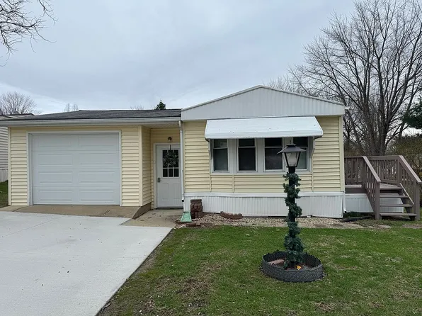 105 Glenrock Ct, Freeport, IL 61032