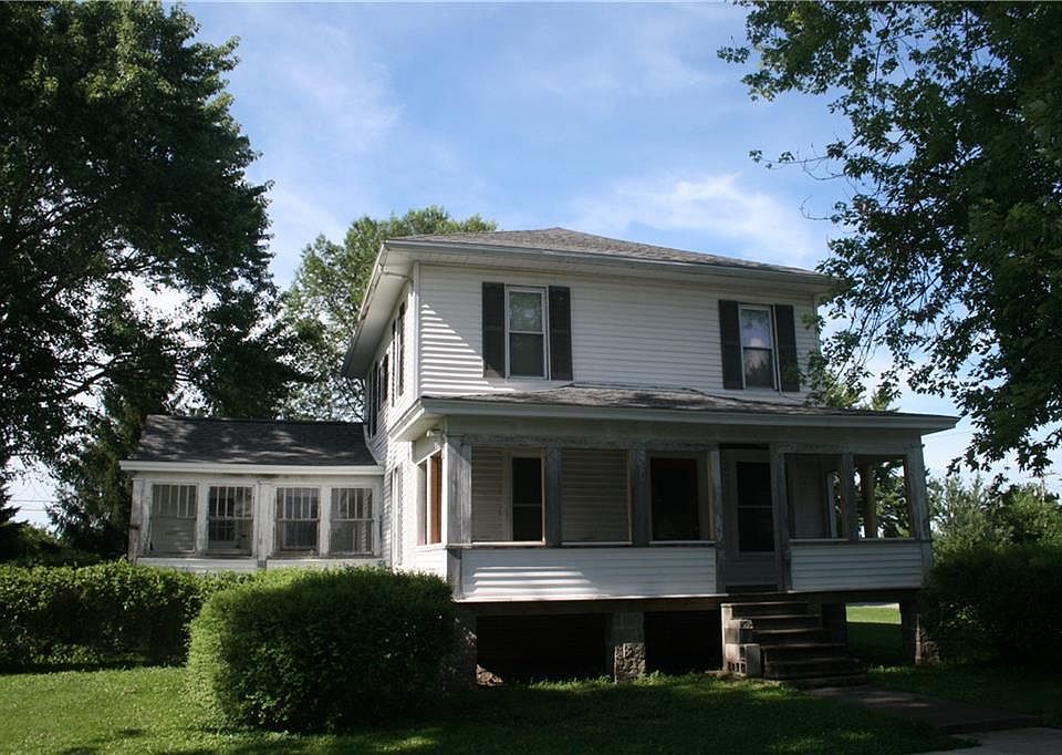 1st image of 208 E Finley St