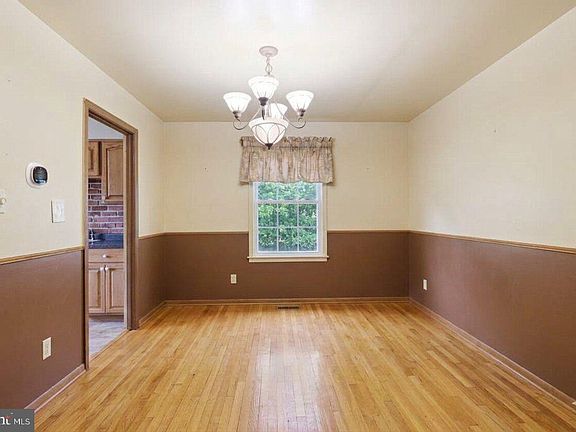 4th image of 7605 Rosbury Ct