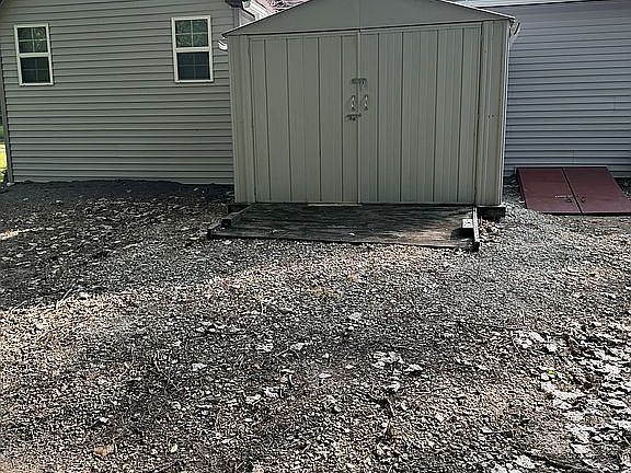 5th image of 418 E West St