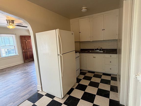 5th image of 1107 Manitou Ave #10
