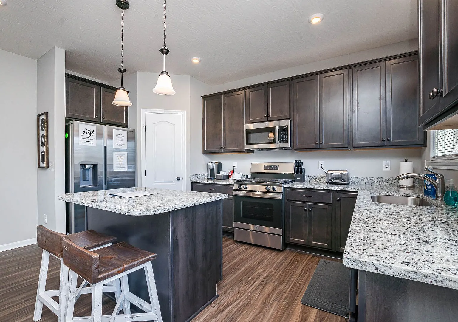 Brand new and fully furnished corporate executive home — Photo 4