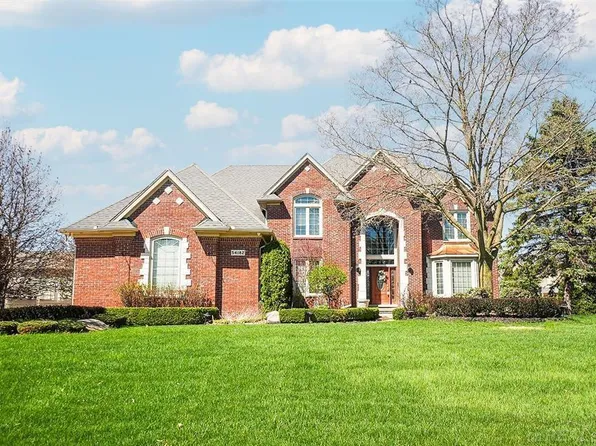54182 Queensborough Dr, Shelby Township, MI 48315